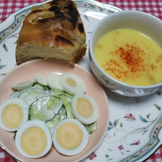 卵ときゅうりサラダとコーンスープとアップルロール☆